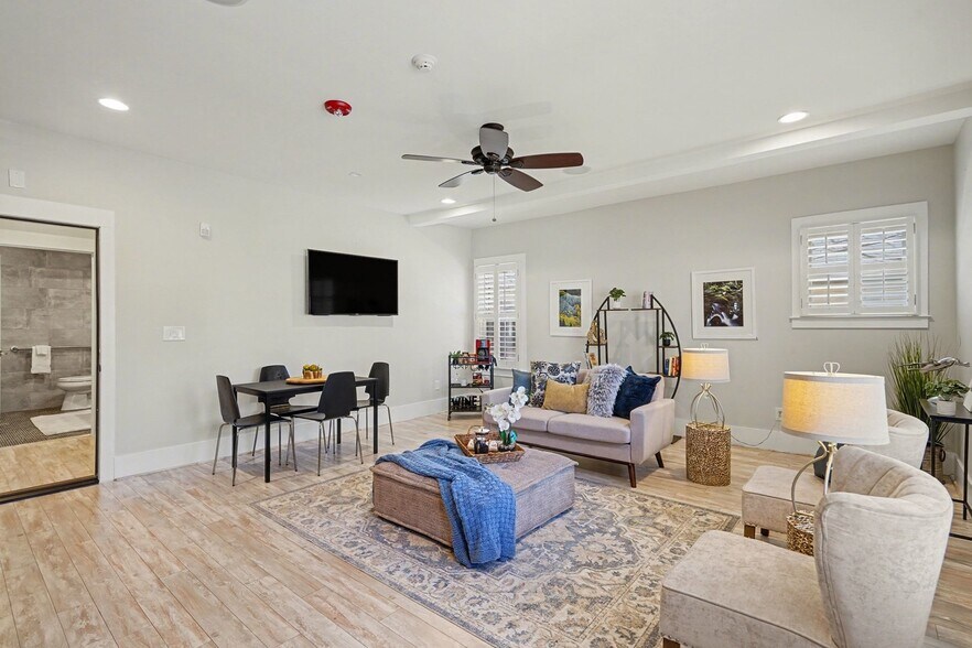 More Photos Of 117 E Maple St, Decatur Loft Creative Space For Sale