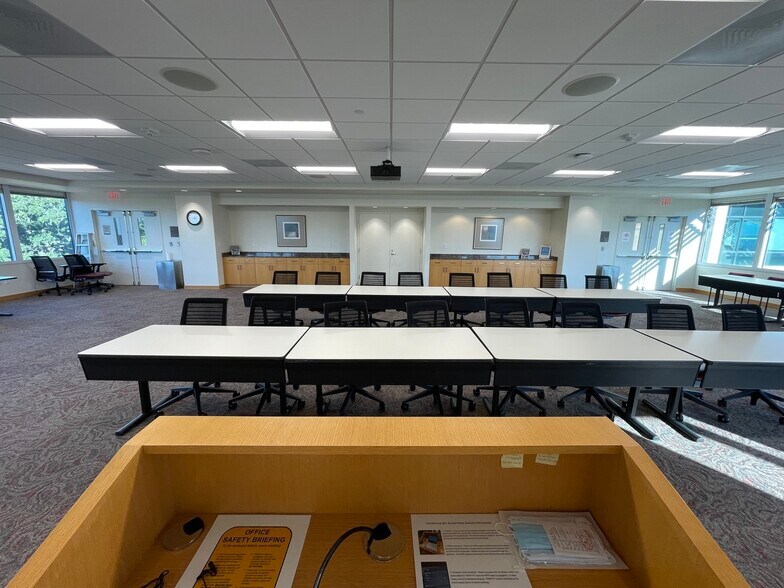 More Photos Of 1 Energy Pl, Pensacola Office For Lease