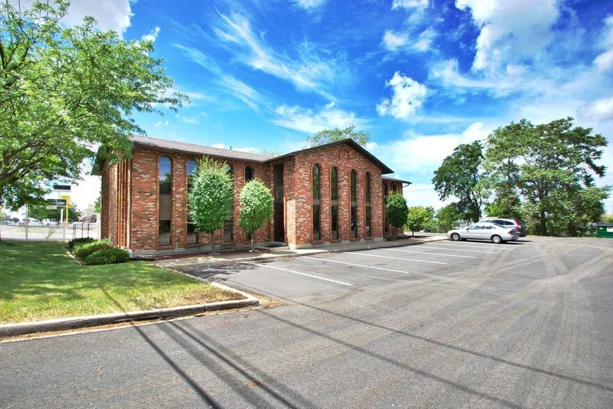 More Photos Of 2649 N Main St, Sunset Office For Sale