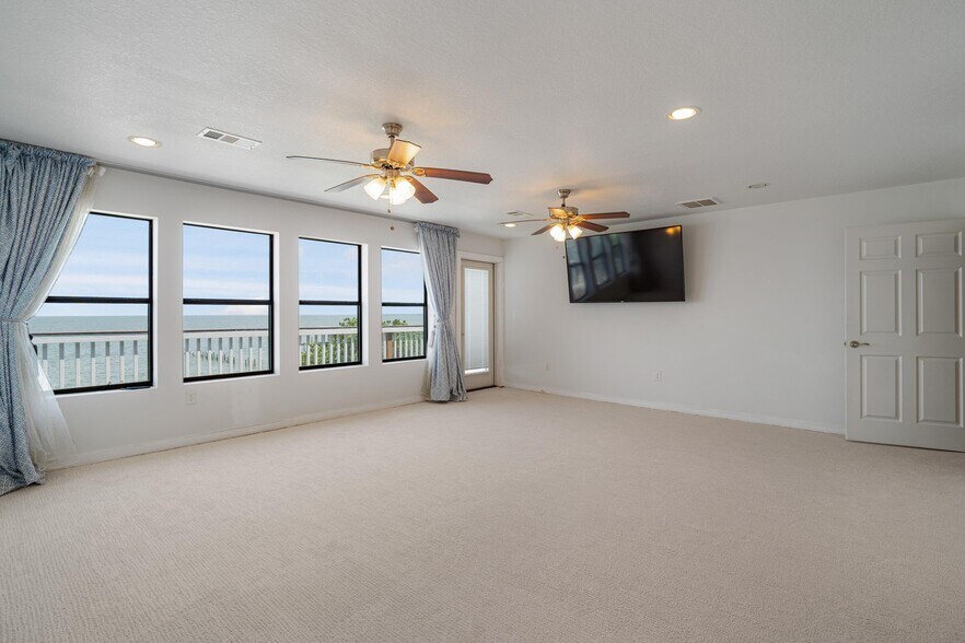 More Photos Of 804 Bay Ave, Kemah Specialty For Sale