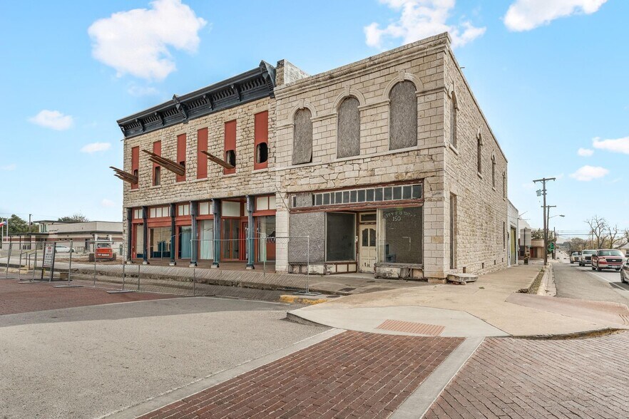 More Photos Of 104 E College St, Stephenville General Retail For Sale