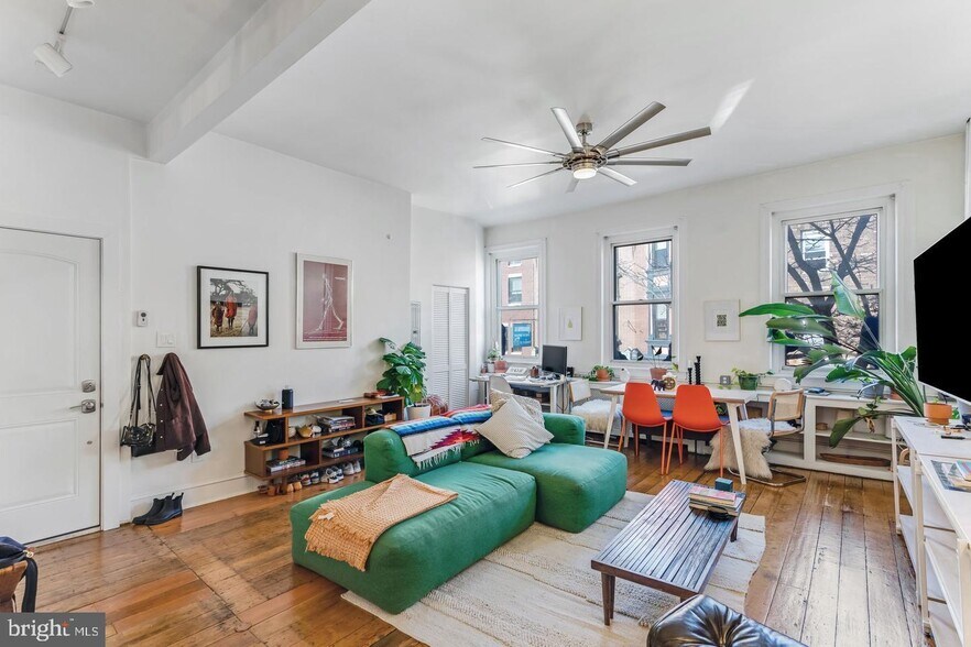 More Photos Of 519 S 5th St, Philadelphia Storefront Retail Residential For Sale