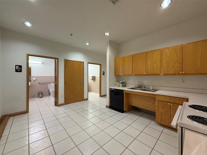 More Photos Of 5208 Village Creek Dr, Plano Office For Sale