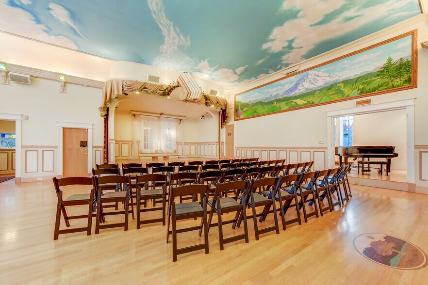 More Photos Of 1313 Washington St, Sumner Religious Facility For Sale