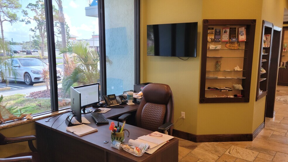More Photos Of 473 S Indiana Ave, Englewood Coworking Space