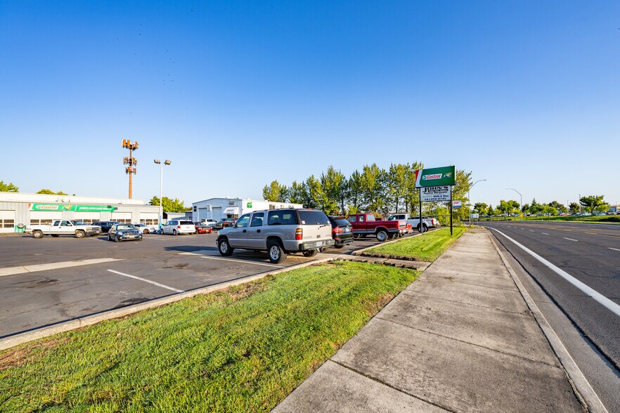 More Photos Of 3311 Biddle Rd, Medford Auto Repair For Sale