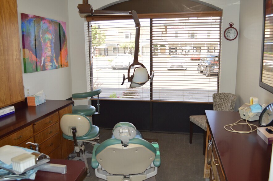 More Photos Of 9455 S Union Sq, Sandy Storefront Retail Office For Sale