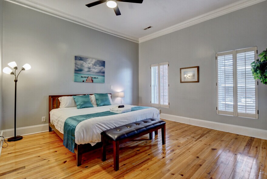 More Photos Of 271 N Front St, Wilmington General Retail For Sale