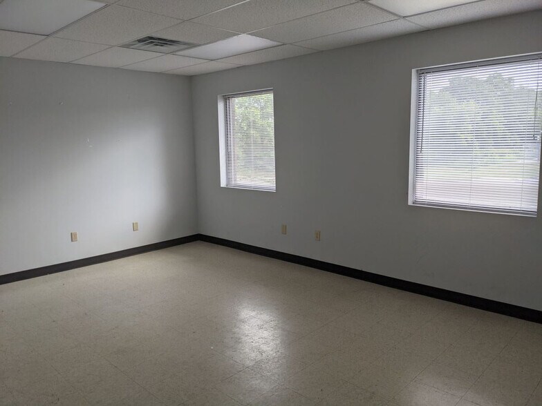 More Photos Of 2401 Gull Rd, Kalamazoo Office For Sale