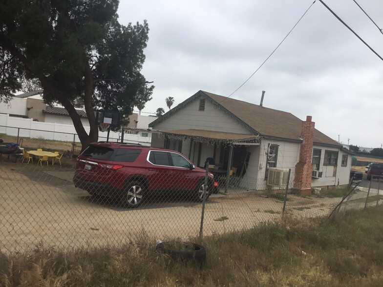 More Photos Of 13129 Edgemont St, Moreno Valley Specialty For Sale