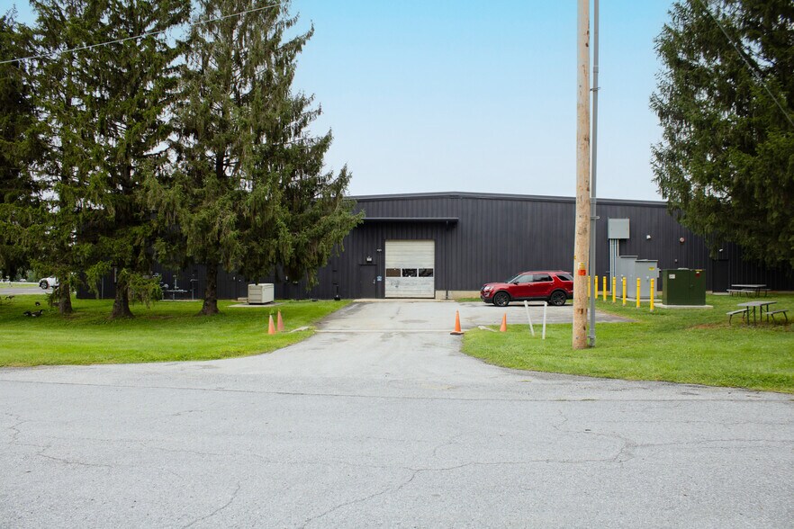 More Photos Of 3825 Hartzdale Dr, Camp Hill Distribution For Lease