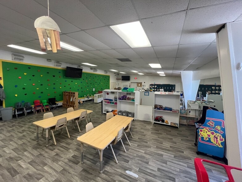 More Photos Of 3111 S Main St, Pearland Warehouse For Sale