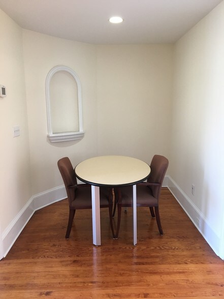 More Photos Of 1821 Cumberland Ave, Charlotte Medical For Lease
