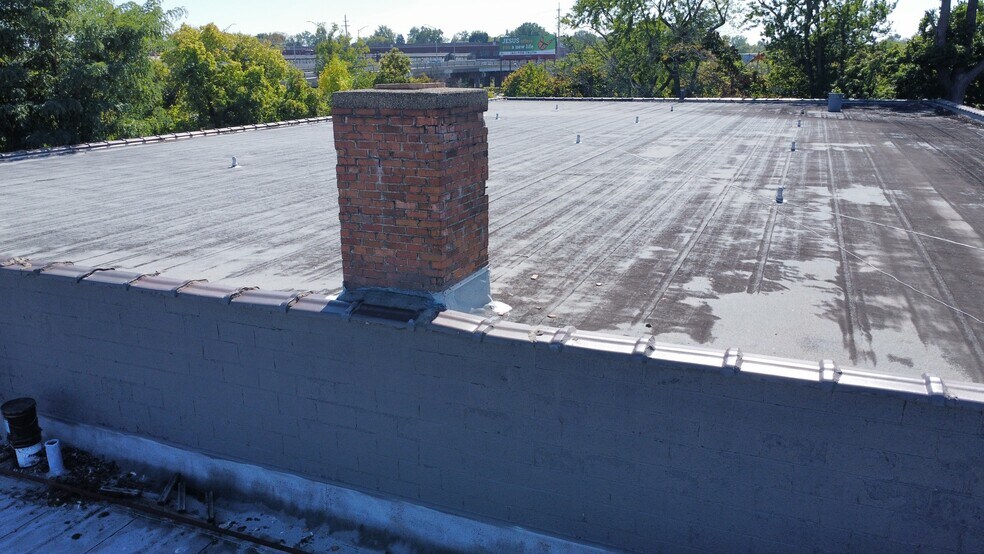 More Photos Of 1121 River St, Lansing Distribution For Lease