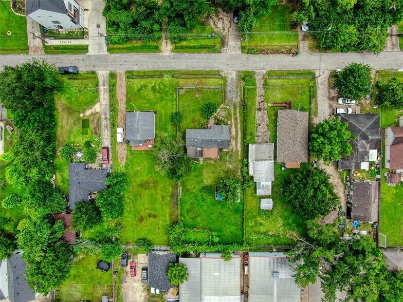 More Photos Of 906 Woodcrest Dr, Houston Land For Sale