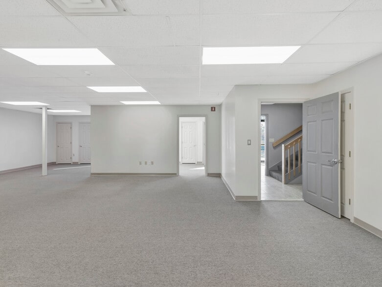 More Photos Of 125 High St, Mansfield Light Distribution For Lease