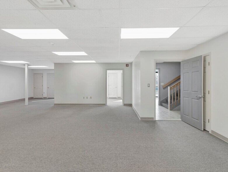 More Photos Of 125 High St, Mansfield Light Distribution For Lease