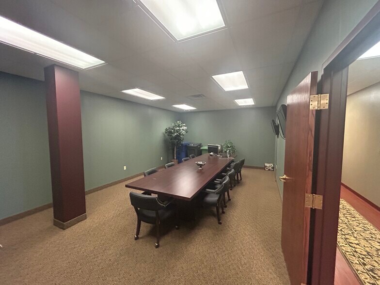 More Photos Of 319 Howard Dr, Sandusky Office For Sale