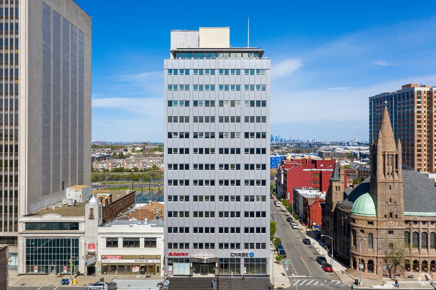 More Photos Of 570 Broad St, Newark Office For Lease