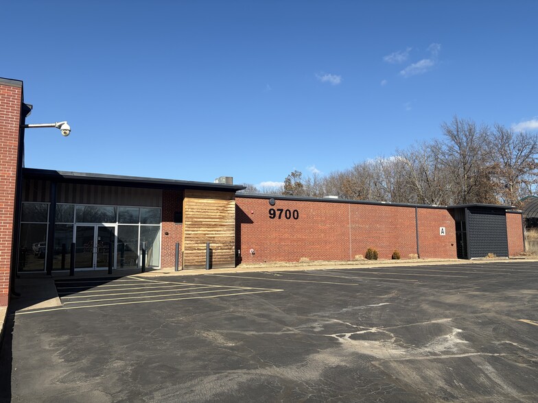 More Photos Of 9700 E 56th St, Raytown Warehouse For Lease