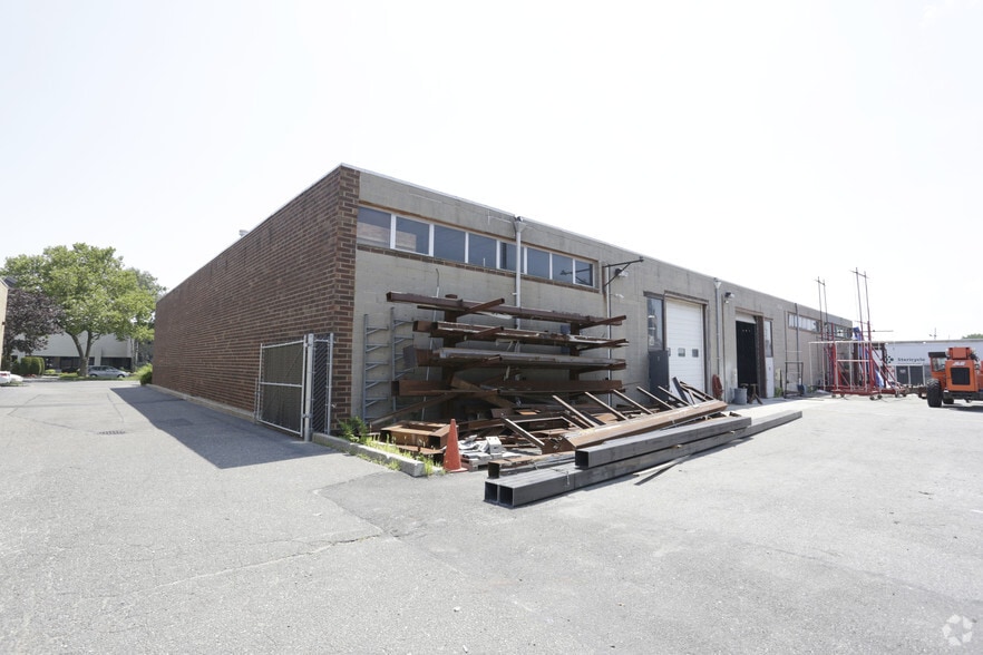 More Photos Of 145 Sherwood Ave, Farmingdale Warehouse For Lease