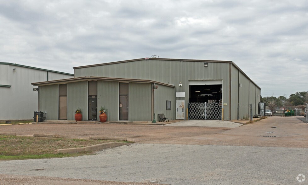 Primary Photo Of 5094 Steadmont Dr, Houston Manufacturing For Lease