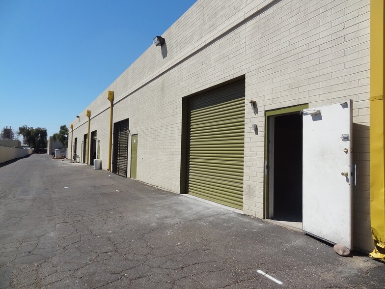 More Photos Of 410 S Perry Ln, Tempe Warehouse For Lease