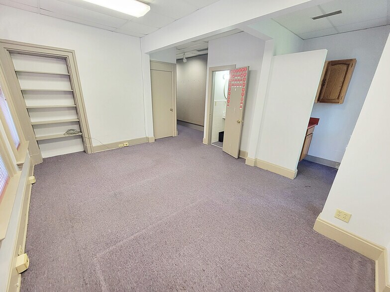 More Photos Of 1730 Madison Rd, Cincinnati Office For Sale