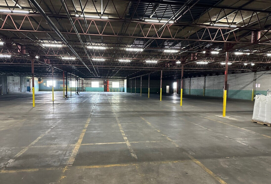 More Photos Of 328-332 N Westwood Ave, Toledo Warehouse For Lease