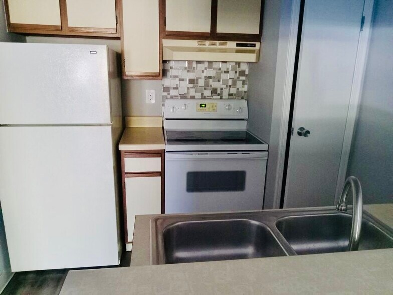 More Photos Of 115 112th Ave NE, Saint Petersburg Specialty For Sale