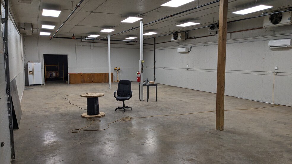 More Photos Of 2105 Maple Ave, Burlington Warehouse For Lease