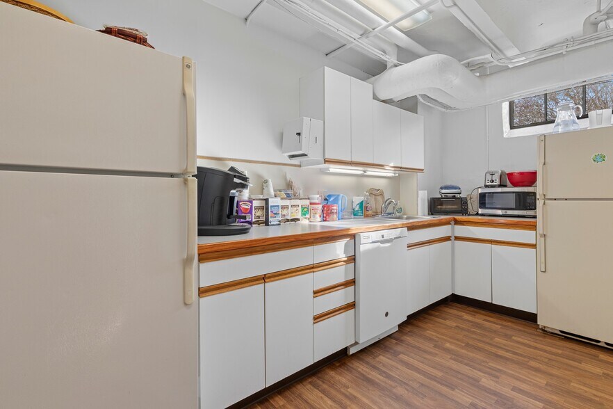 More Photos Of 31 N Main St, Essex Medical For Lease