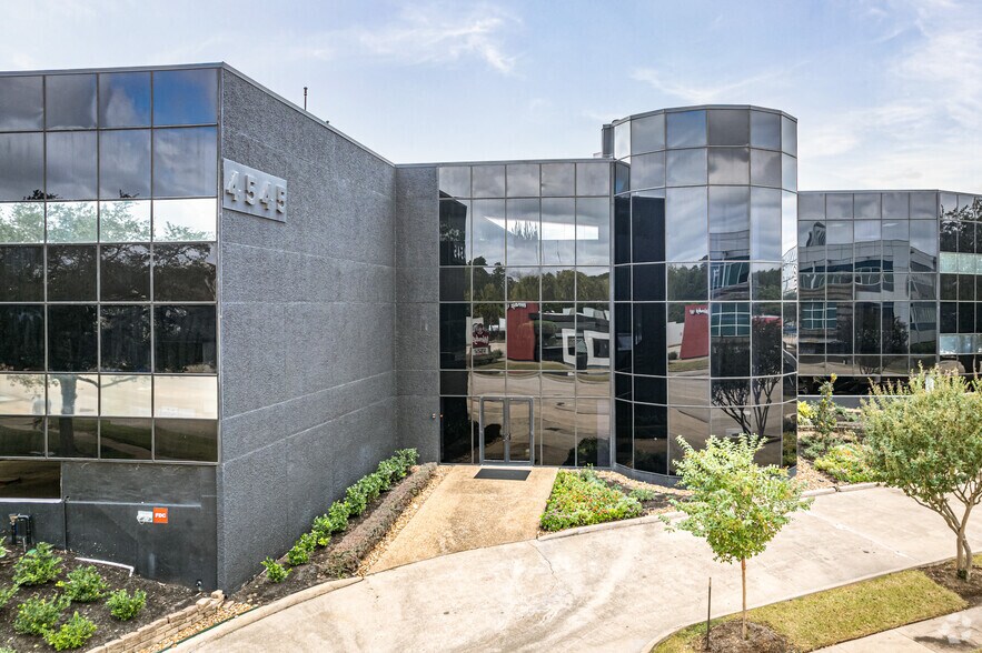 More Photos Of 4545 Bissonnet St, Bellaire Office For Lease