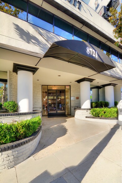 More Photos Of 8721 W Sunset Blvd, West Hollywood Loft Creative Space For Lease