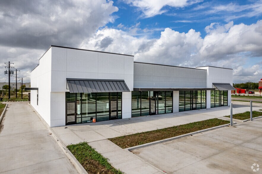 More Photos Of State Hwy 46 & Best Dr, Seguin General Retail For Lease
