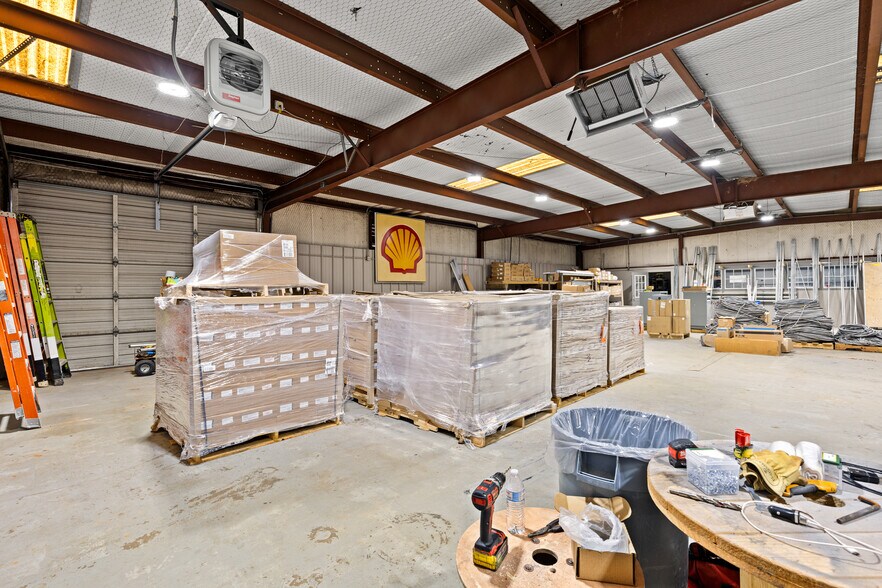 More Photos Of 3698 E Marshall Ave, Longview Warehouse For Lease