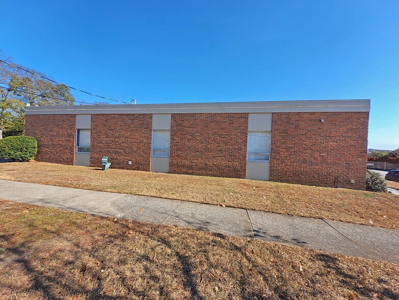 More Photos Of 2301 Devine St, Columbia General Retail For Lease