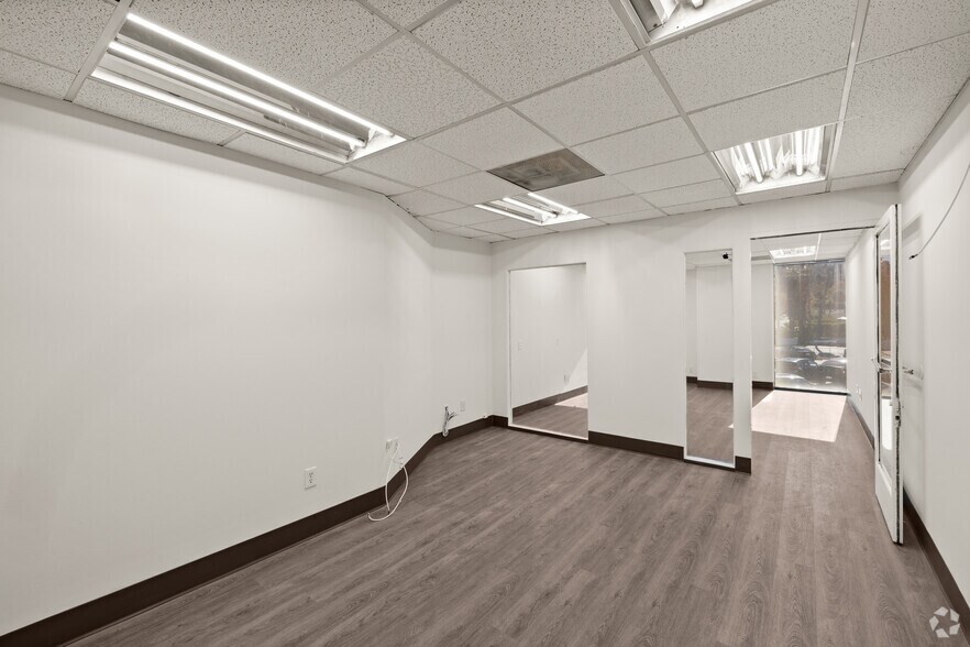 More Photos Of 15720 Ventura Blvd, Encino Medical For Sale