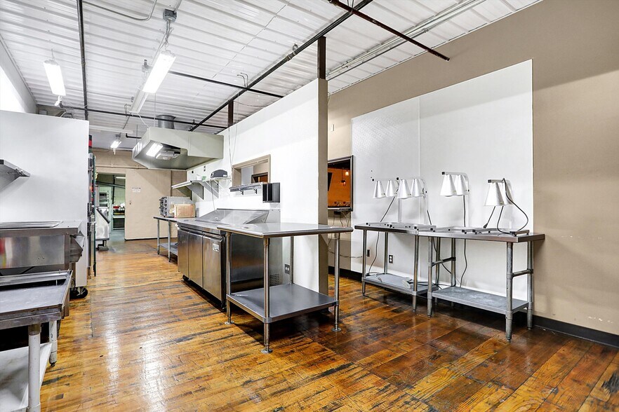 More Photos Of 35 S Main St, Batesville Warehouse For Sale