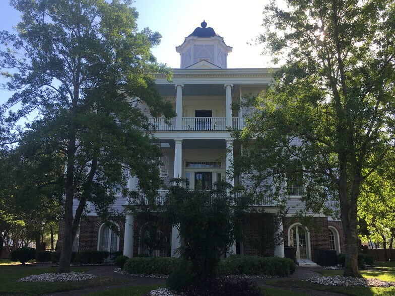 More Photos Of 635 E Bay St, Charleston Office Residential For Lease