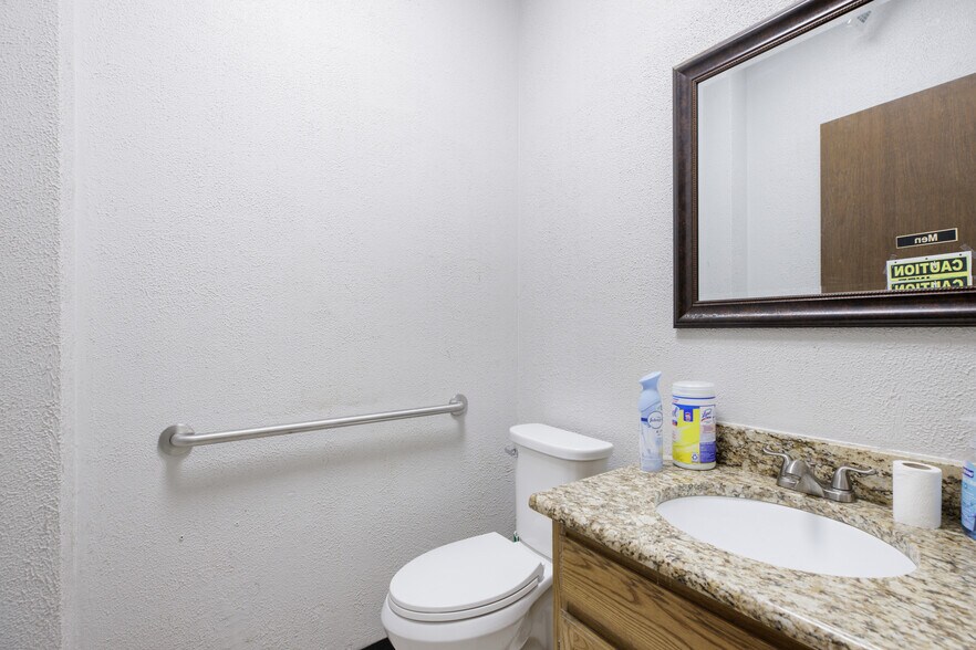 More Photos Of 31 Steel Rd, Wylie Manufacturing For Lease