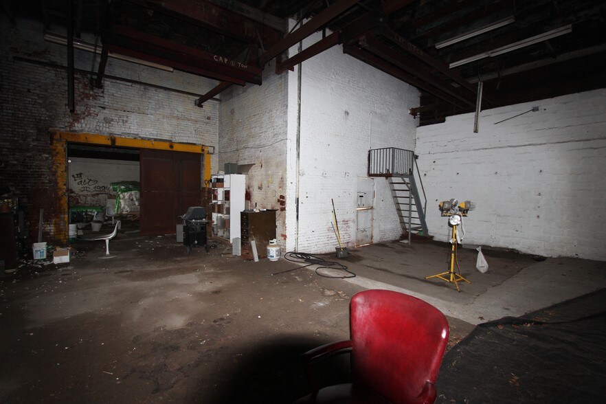More Photos Of 378 Johnston Ave, Jersey City Warehouse For Lease