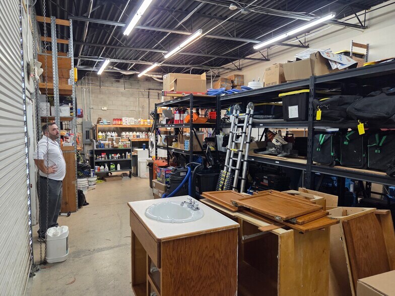 More Photos Of 6391 Corporate Park Cir, Fort Myers Light Distribution For Lease