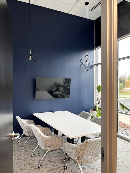 More Photos Of 540 Frontenac Ct, Naperville Warehouse For Lease