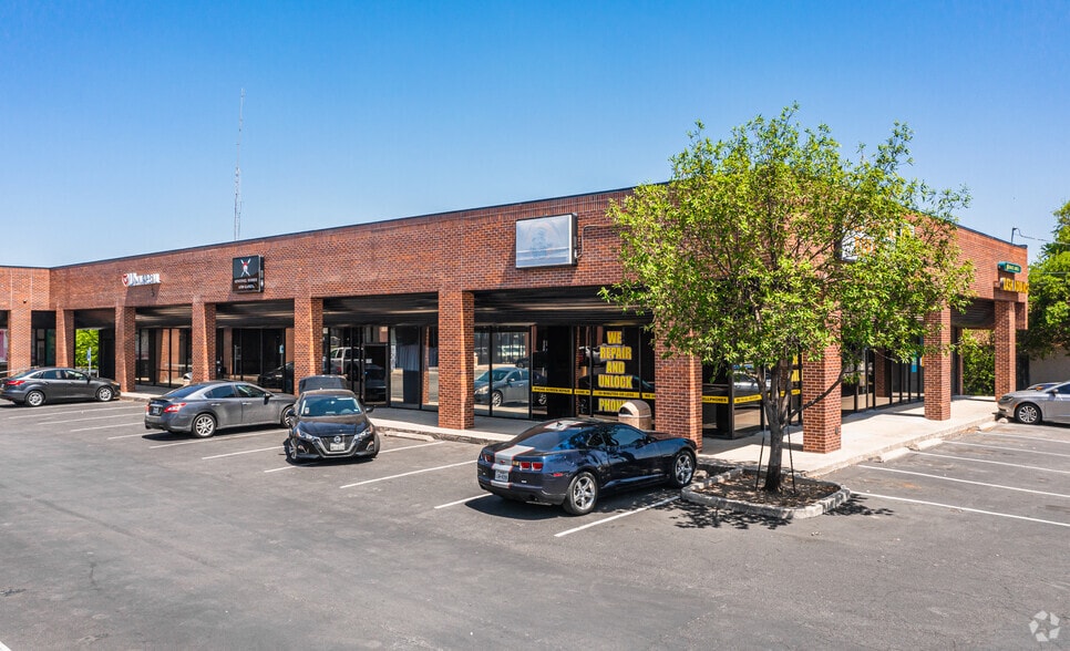 More Photos Of 6715 Bandera Rd, San Antonio Storefront For Lease