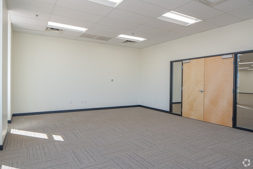 More Photos Of 8601 W Jefferson St, Tolleson Warehouse For Lease