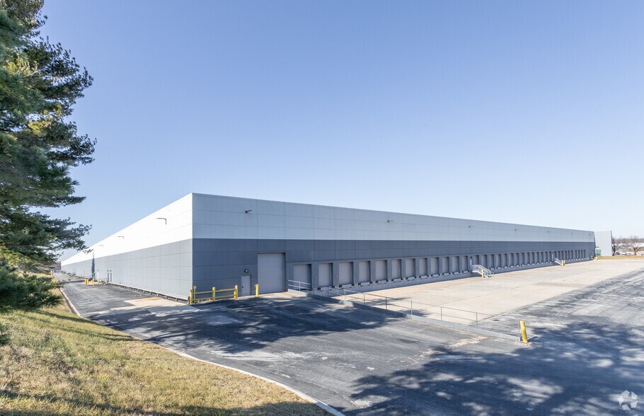 More Photos Of 7600 Assateague Dr, Jessup Warehouse For Lease