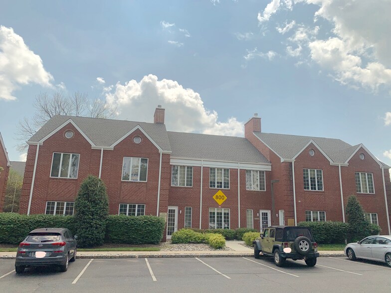 More Photos Of 821-824 Courtyard Dr, Hillsborough Office For Lease