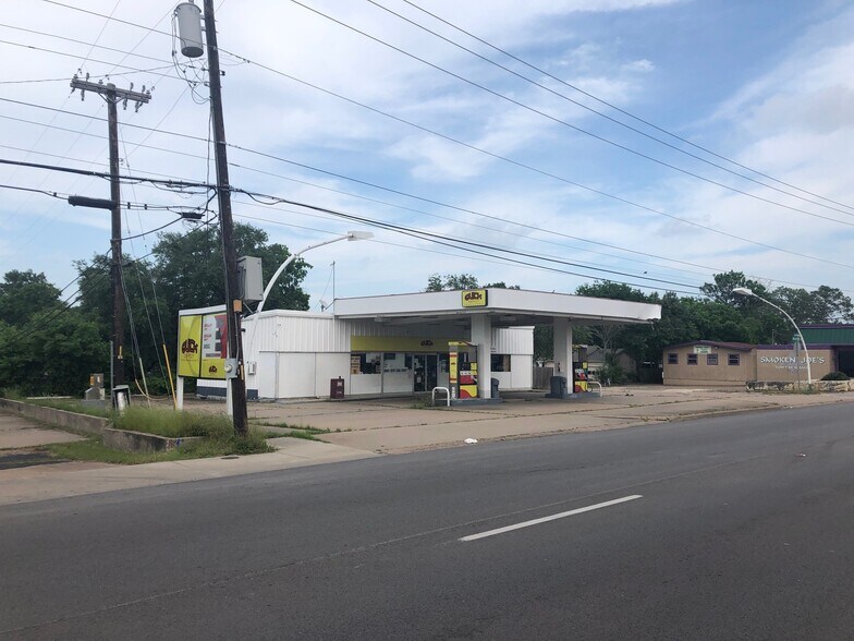 More Photos Of 3611 S Texas Ave, Bryan Service Station For Sale