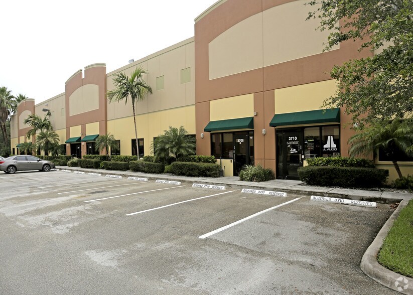 More Photos Of 3700-3718 SW 30th Ave, Fort Lauderdale Warehouse For Sale